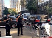 В Киеве мужчина грозил взорвать Кабмин: для его задержания привлекли спецназ (фото, видео)