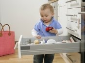 Безопасность детей дома: ошибки родителей и шпаргалка для мамы