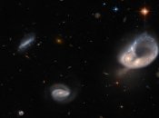 Галактика  Arp-Madore 417-39 напоминает большой перстень