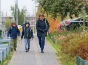 Діти та жінка