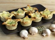 Необычная закуска из лаваша с грибами