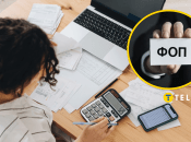 Жінка з калькулятором