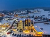 У Карпатах туристи побилися з адміністрацією елітного готелю через омлет: момент потрапив на відео