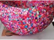 DIY: как сделать красочную вазу из конфетти