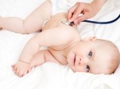 Первый визит с грудничком в поликлинику: каких врачей надо посетить