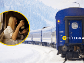 Дівчина у вагоні з телефоном та поїзд