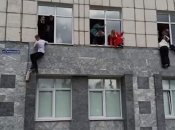 Студенти рятувалися, вистрибуючи з вікон