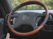 Поворот керма на стоянці.