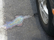 Вытекать из автомобиля может до восьми различных жидкостей