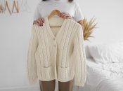 В списке дизайнера есть вязаные вещи