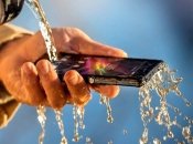 Телефон, що впав у воду, не можна сушити феном