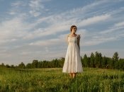 Правильно подобранное платье подчеркивает природную красоту каждой девушки