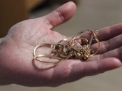 Злоумышленник украл украшений на 32 тысячи гривен