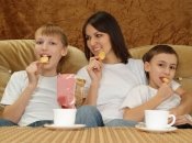 Почему чипсы вызывают зависимость у детей?