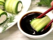 Незвичайні "роли" з огірків із сиром