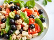 Салат с тунцом и оливками