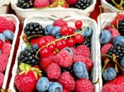 В Украине резко упали цены на популярную ягоду: аналитики назвали причину