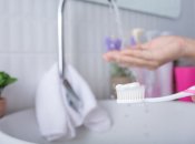 Достатньо нанести зубну пасту на шкірний покрив рук