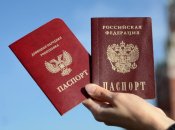 Украинцам выдают паспорта граждан РФ, чтобы те голосовали за партию Путина на выборах в Госдуму