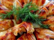 Рецепт дня: куриные крылышки гриль с соусом из баклажанов