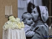 Квіти біля портрета загиблих