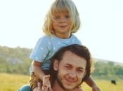 На фото — Олександр Буша із молодшим сином Леоном