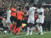 Венсан Абубакар празднует гол