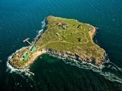 Змеиный в море