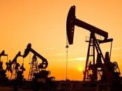 россия продолжает оправдывать свое "звание" страны-бензоколонки, не останавливая добычу нефти