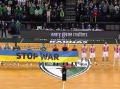 Сербские баскетболисты не захотели держать украинский флаг