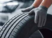 На всі автомобільні шини нанесено спеціальне маркування