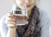 Как правильно пить воду зимой: 5 советов для всей семьи