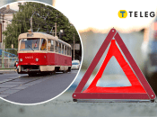 Общественный транспорт протаранил легковой автомобиль