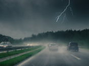 Во время грозы кузов авто может функционировать как клетка Фарадея