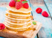 Аппетитные пышные блины на завтрак и не только