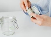 Неправильное хранение денег в доме может привести к бедности