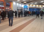 Черга до банкомату у Пітері