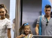 «Мама года» Джессика Альба отвела девочек в музей (ФОТО)