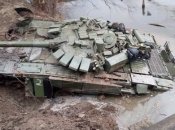 Російський танк на українських територіях