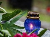 На могилах можно зажигать свечи и лампадки