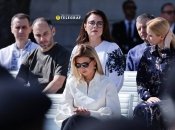 Елена Зеленская (в центре кадра)