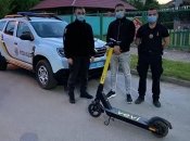 "Дикуни": в Ужгороді в перші ж дні прокату вкрали 6 електросамокатів (фото, відео)