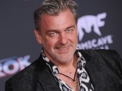 Рей Стівенсон помер