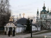 Незаконная постройка возле Десятинного Храма Пресвятой Богородицы