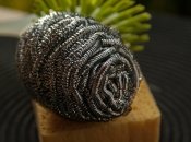 Навіть використані металеві губки для посуду можуть стати в пригоді