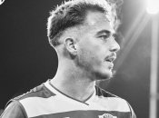 Швейцарский футболист умер в бассейне: трагедия на отдыхе