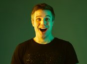 Цим небезпечний сміх вночі