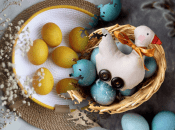 Красивые желтые и синие пасхальные яйца