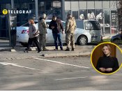 Представники ТЦК перевіряють військово-облікові документи у громадянина