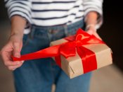 К выбору подарка для дамы нужно подходить внимательно